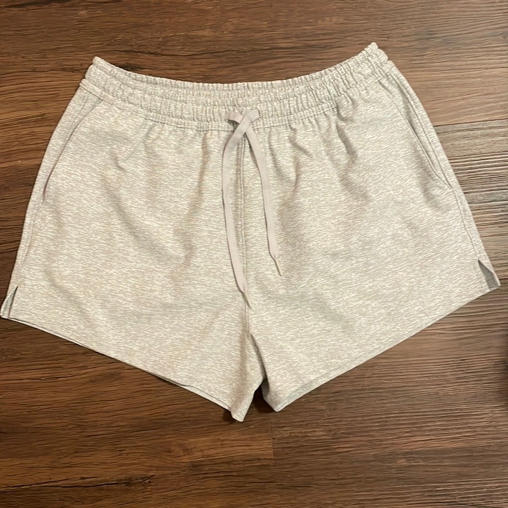 Outdoor voices 3” short